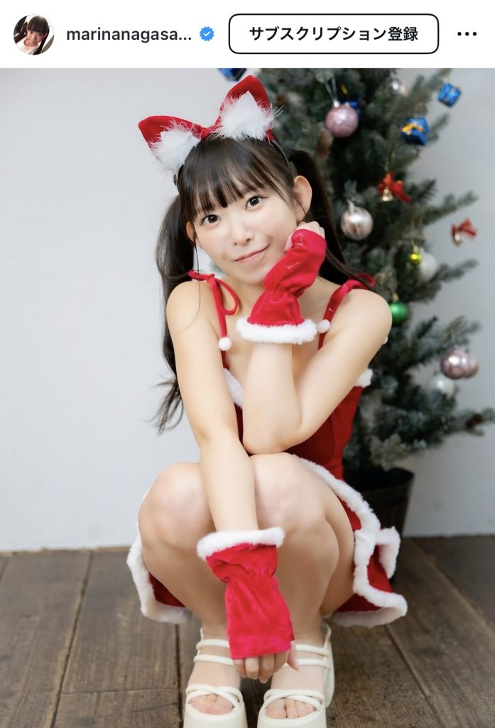 キュートなミニスカサンタ姿