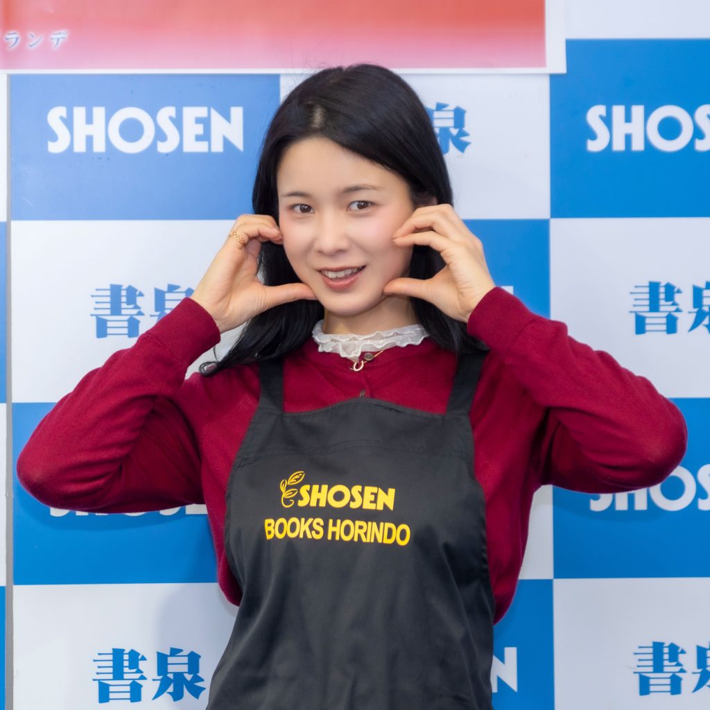 トレーディングカード発売記念取材会に出席した真田まこと