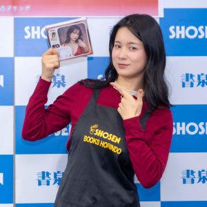 初トレカ発売の真田まこと「われながらいい形が刻印できた」特典キスカード制作を振り返る