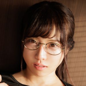 “MENSA”会員の美形グラドル、彼氏と先輩の三角関係で大胆に進化