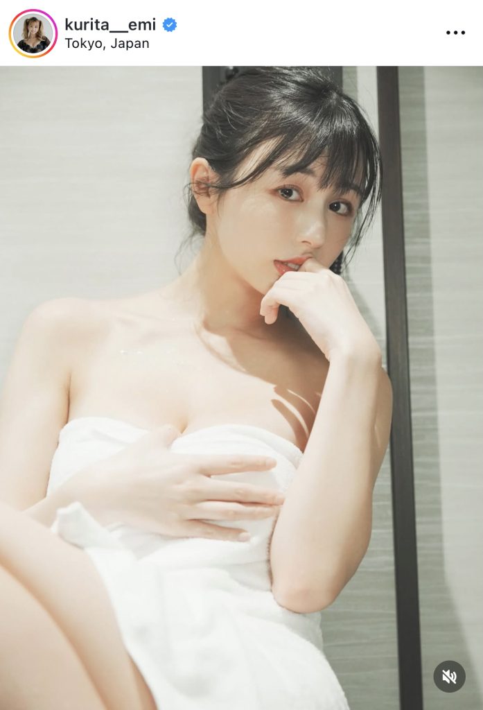 バスタオル1枚で今後の展望について語る