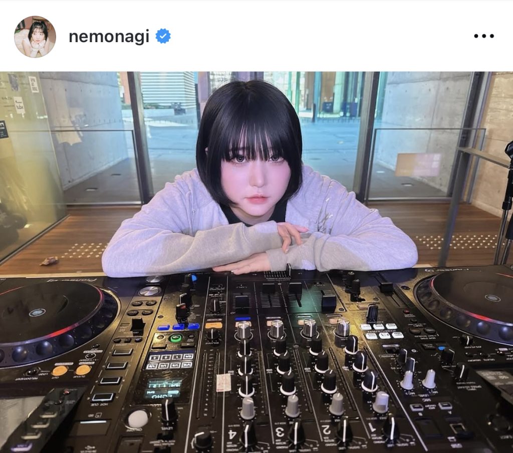 “でんぱ縛りDJ”をやり終えて満足げな根本凪