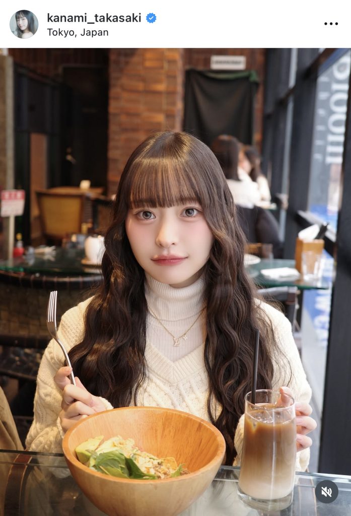 「久々にカラコンをつけてみた」という1枚