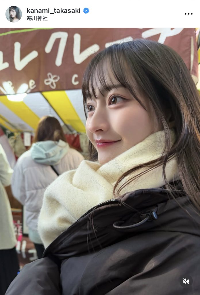 屋台に目を輝かせる高崎かなみ