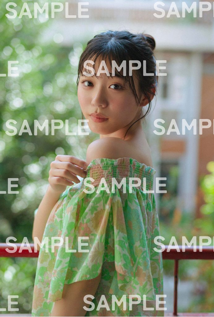 「僕が見たかった青空」金澤亜美1st写真集『プロローグ』よりセブンネットショッピング限定表紙版購入特典ポストカード