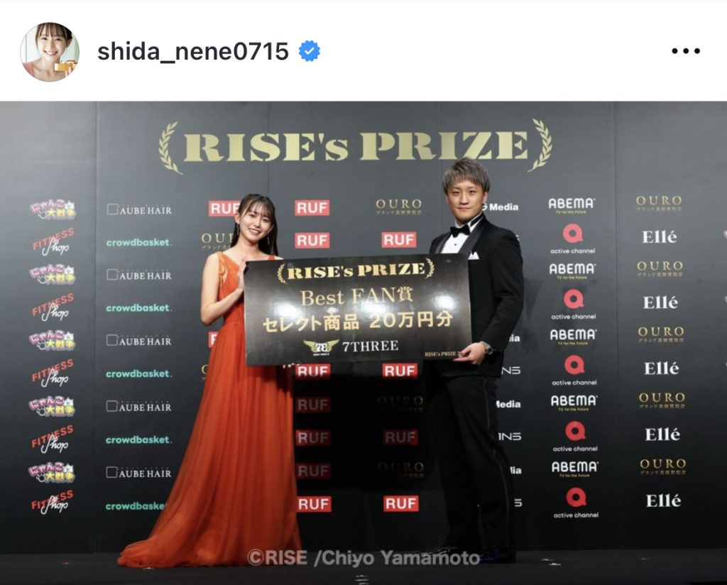 大人っぽいドレス姿が美しい