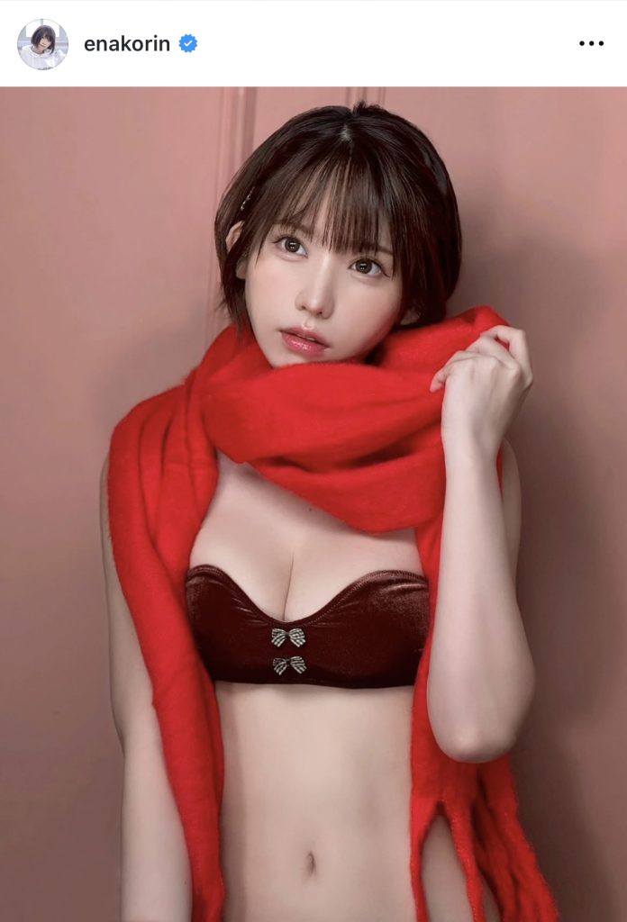 えなこが冬仕様のビキニカットを公開
