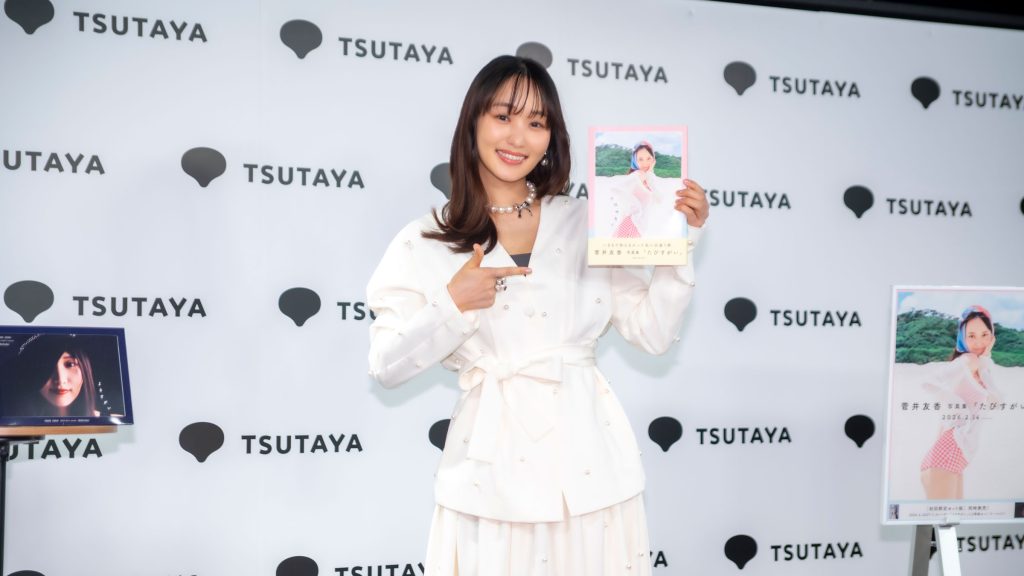 写真集『たびすがい』発売記念取材会に出席した菅井友香