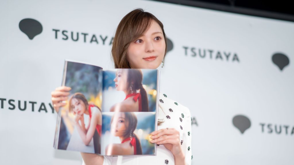 乃木坂46・梅澤美波が2nd写真集『透明な覚悟』発売記念取材会に出席