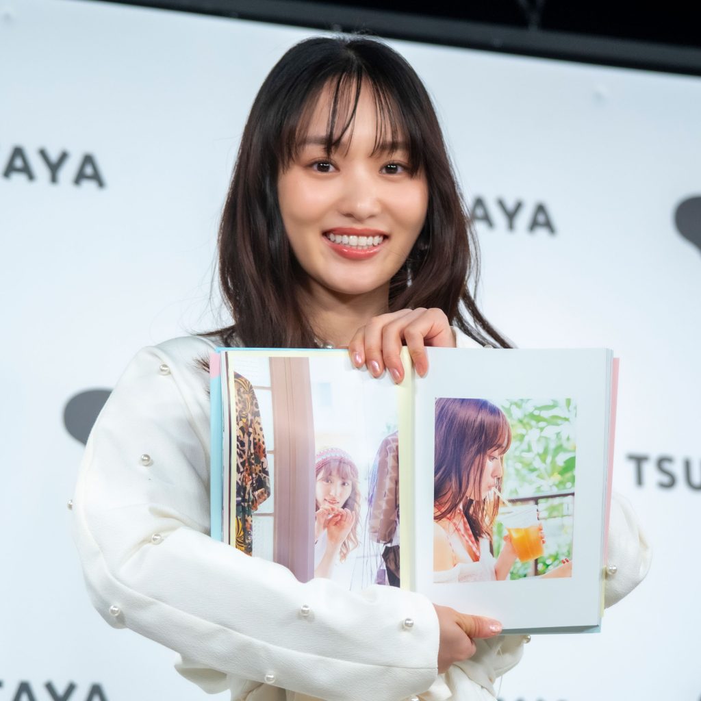 写真集『たびすがい』発売記念取材会に出席した菅井友香