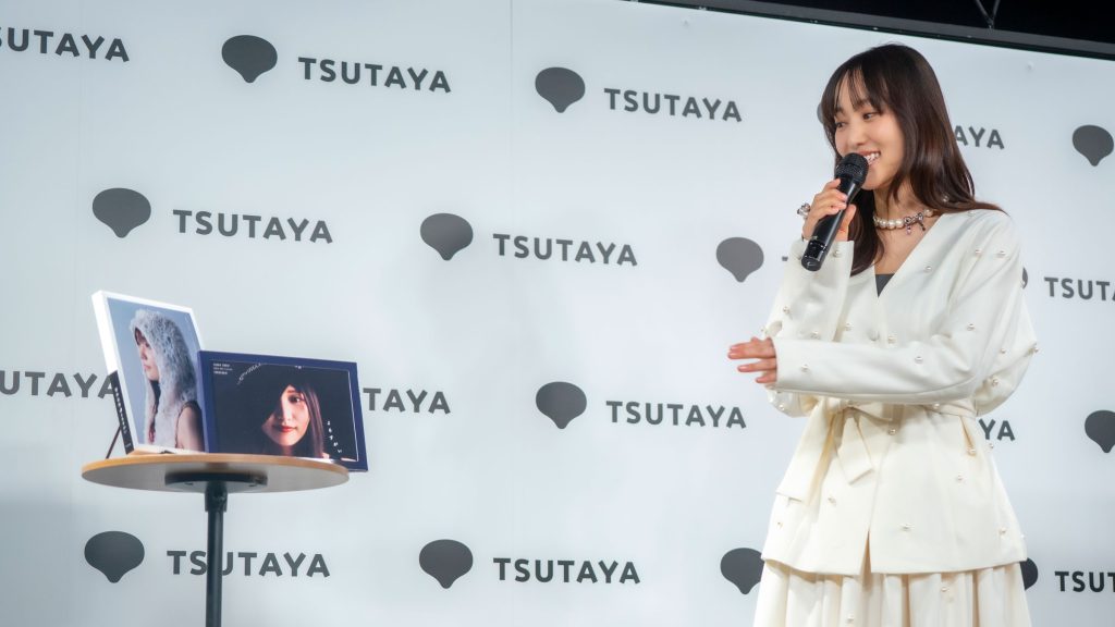 菅井友香が写真集『たびすがい』発売記念取材会に出席