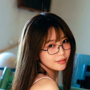 「ミスFLASH2024」宮川みやび、妄想膨らむ最新作…全男子が理想とする教師役を熱演