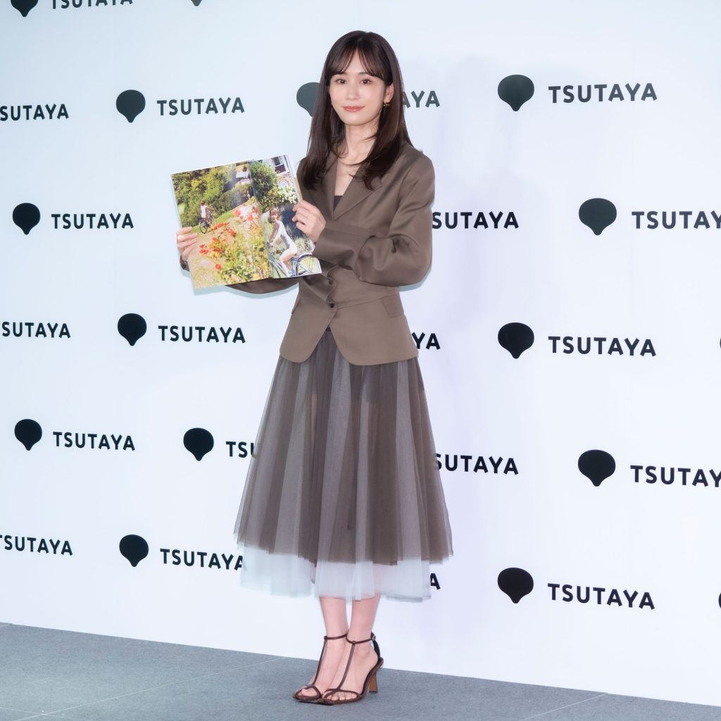 前田敦子が写真集『Beste(ベステ)』発売記念取材会に出席