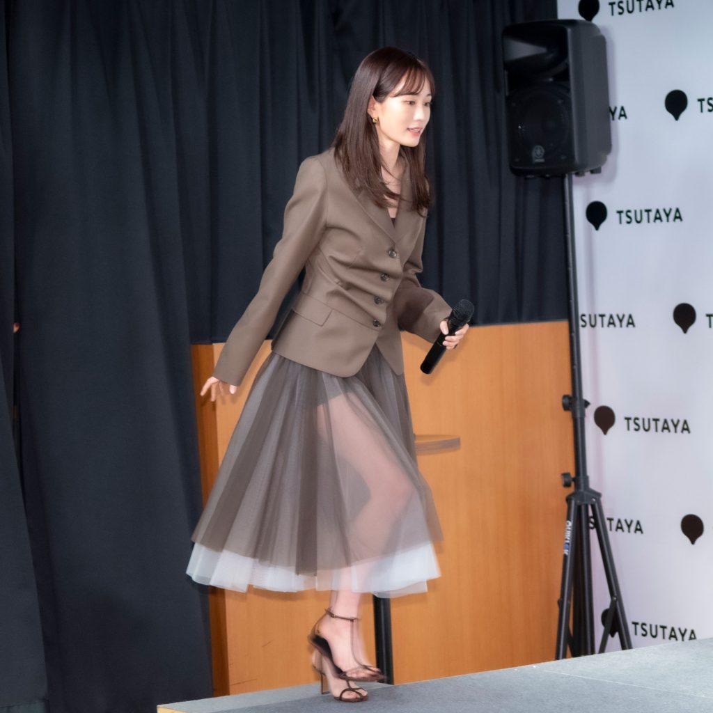 前田敦子が写真集『Beste(ベステ)』発売記念取材会に出席