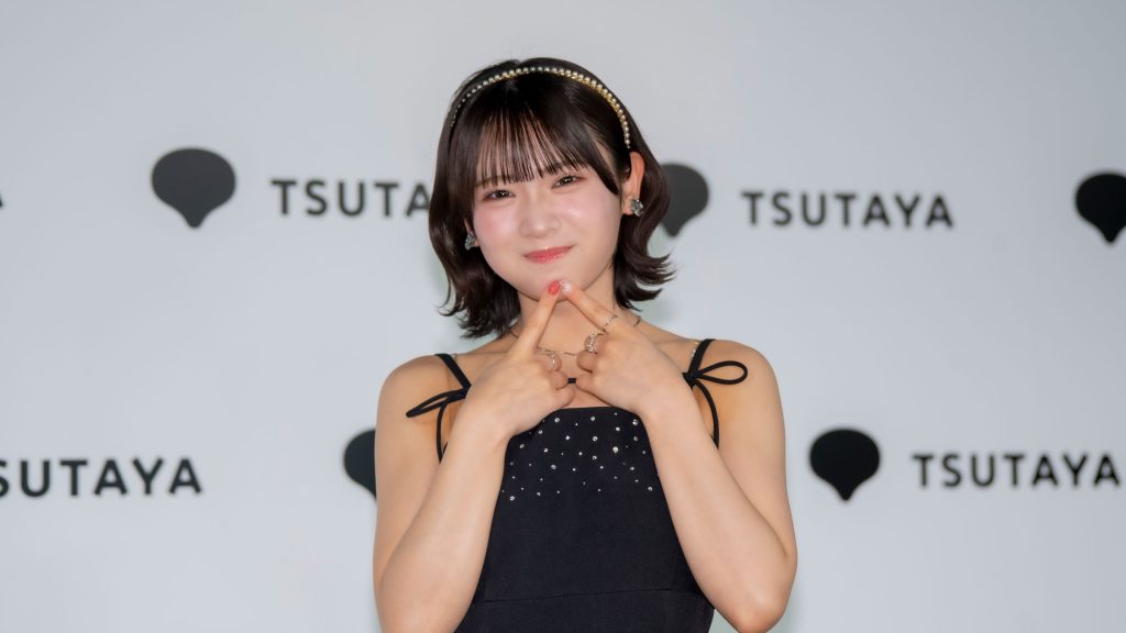 1st写真集『ぽんっ』出版記念取材会に出席したNMB48・芳賀礼