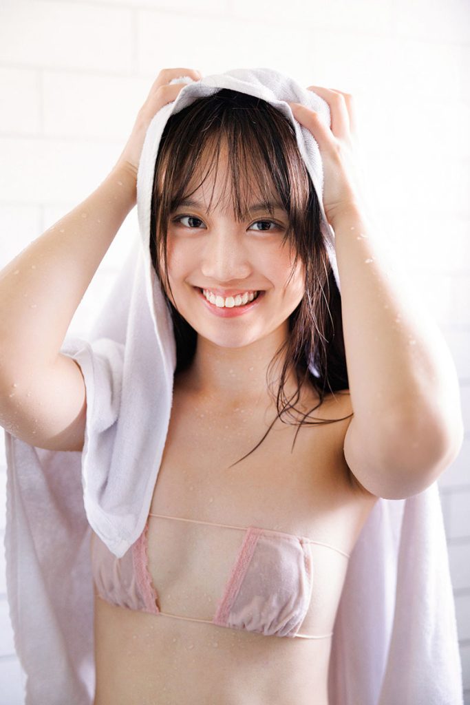 グラビアアイドル花咲音羽イメージDVD「ピュア・スマイル」より