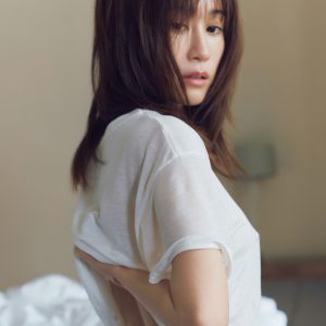 前田敦子写真集『Beste』未公開カット2点解禁!累計5万部突破記念