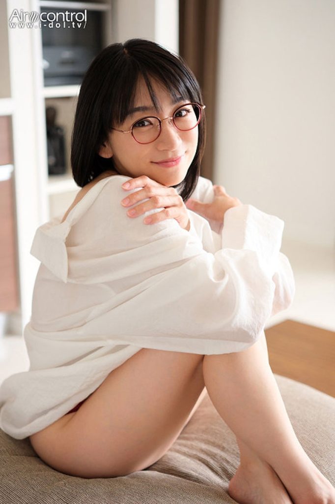 アイドル時東ぁみイメージDVD＆Blu-ray「メガネはこうでなくっちゃ」より