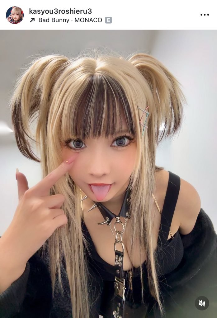 「あっかんべー」ポーズがキュート