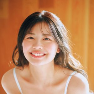 身長169cmの9頭身美女、知性と美貌を兼ね備えたグラビアショット