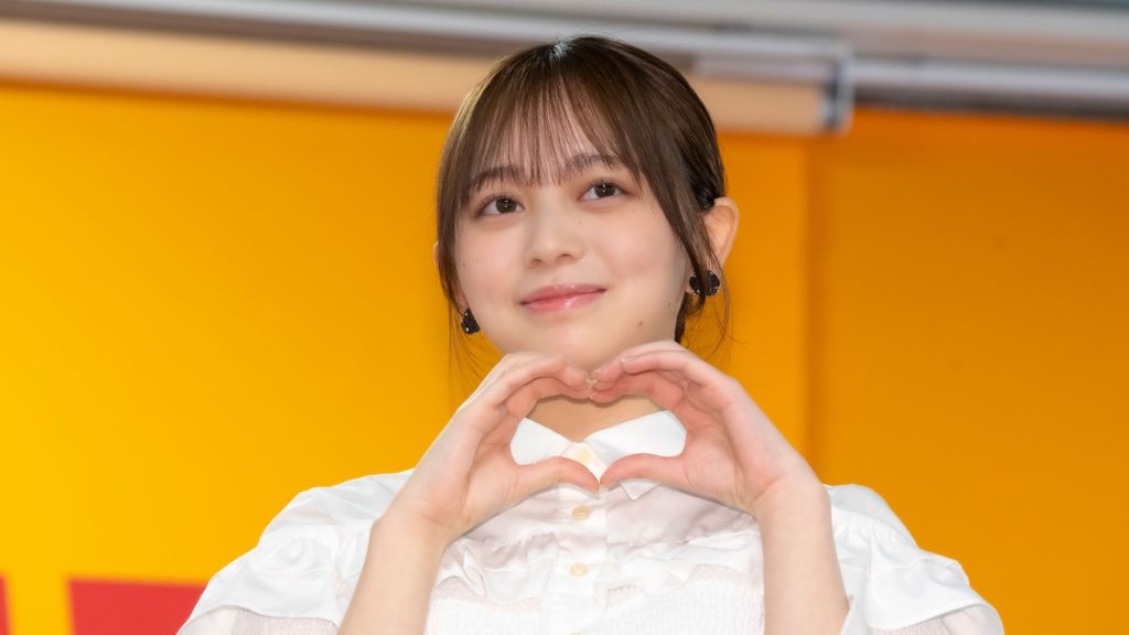 蓬莱舞が2nd写真集『ラストシーン』発売記念取材会に出席