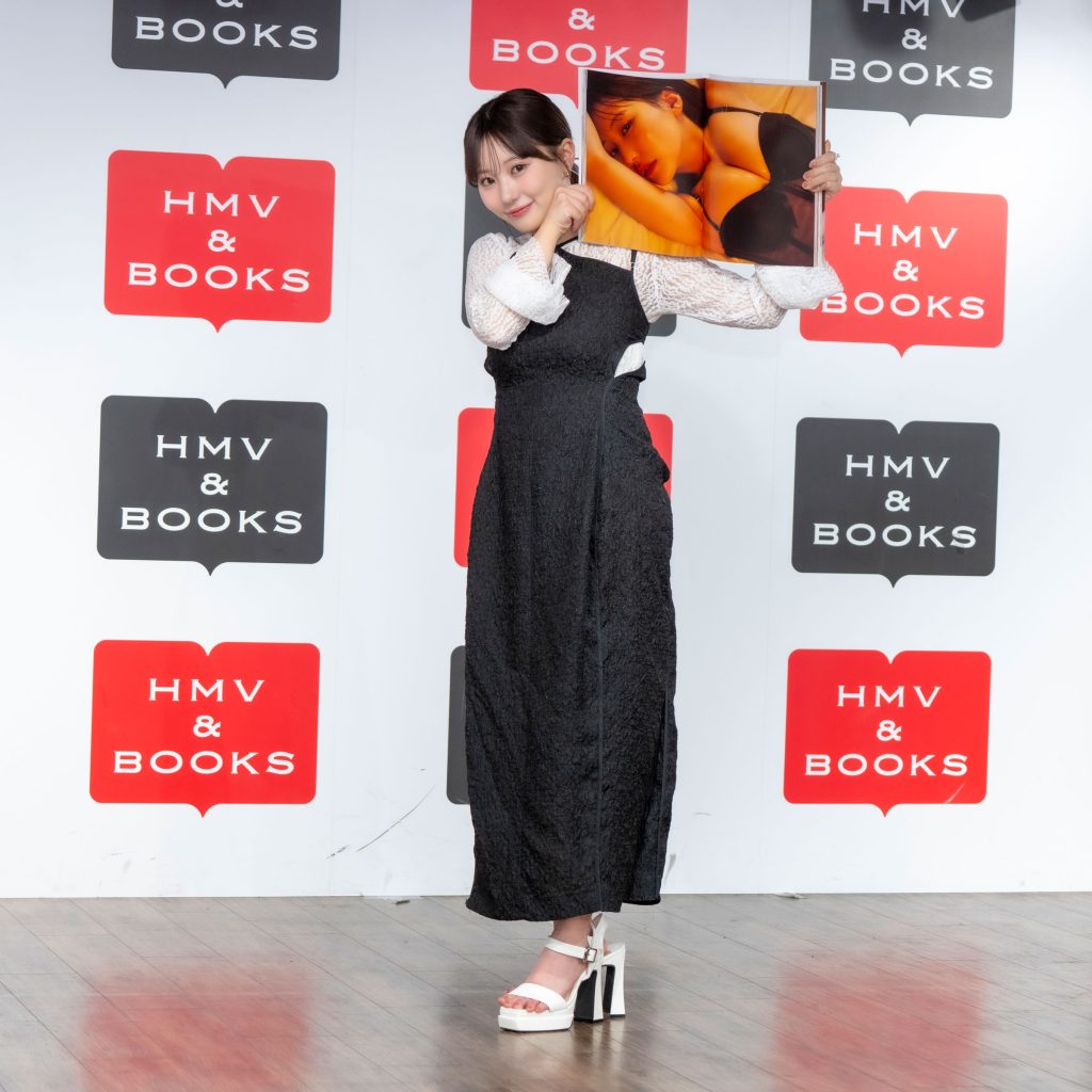 3rd写真集『ぜんぶ、ほんと』発売記念取材会に出席した田中美久