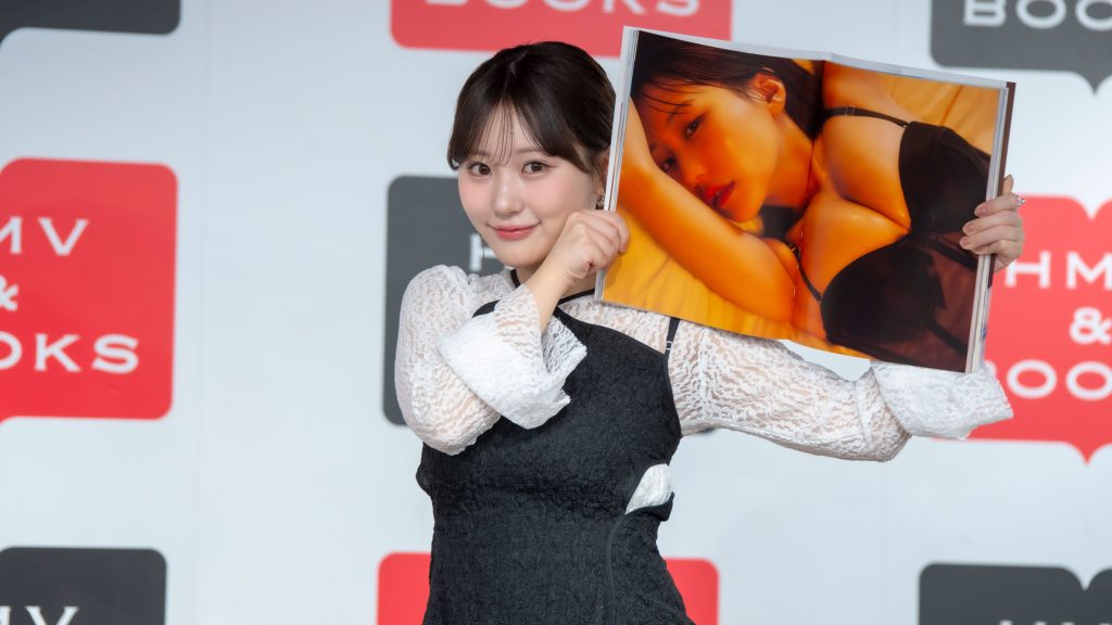 3rd写真集『ぜんぶ、ほんと』発売記念取材会に出席した田中美久