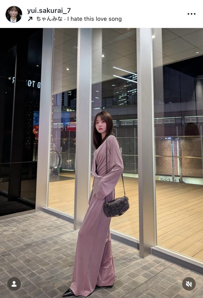 スタイルの良さが分かる引きの1枚