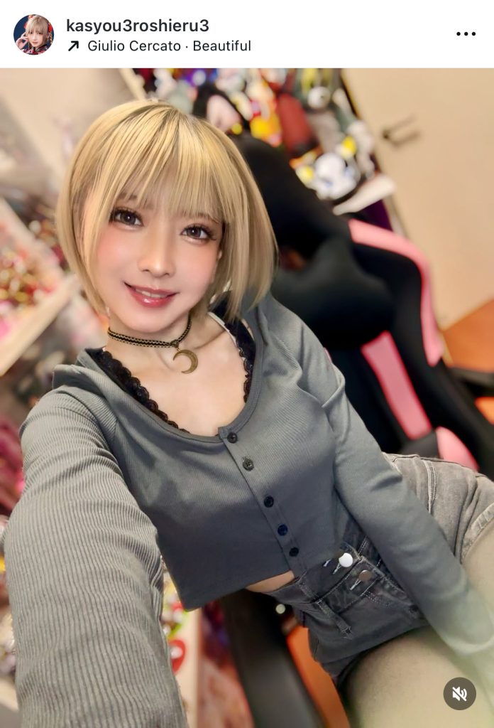 こちらを見つめてニッコリ