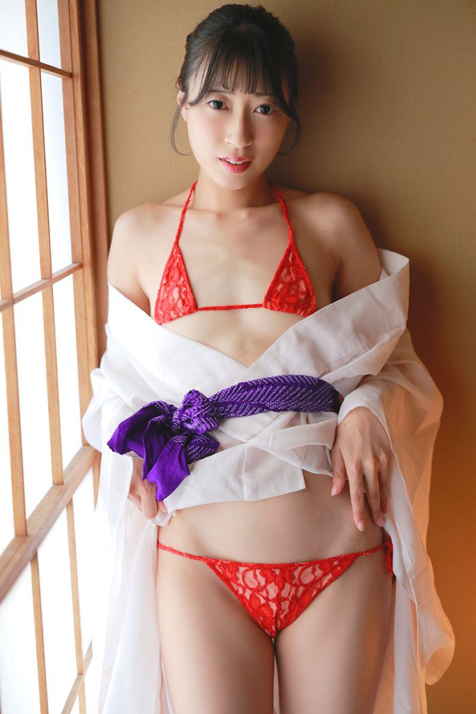 グラビアアイドルりーさイメージDVD「ゆきうさぎ」より