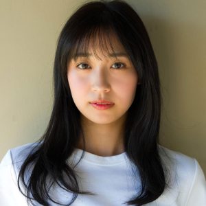 極まるライン、磨かれる美――溝端葵が挑む1st写真集