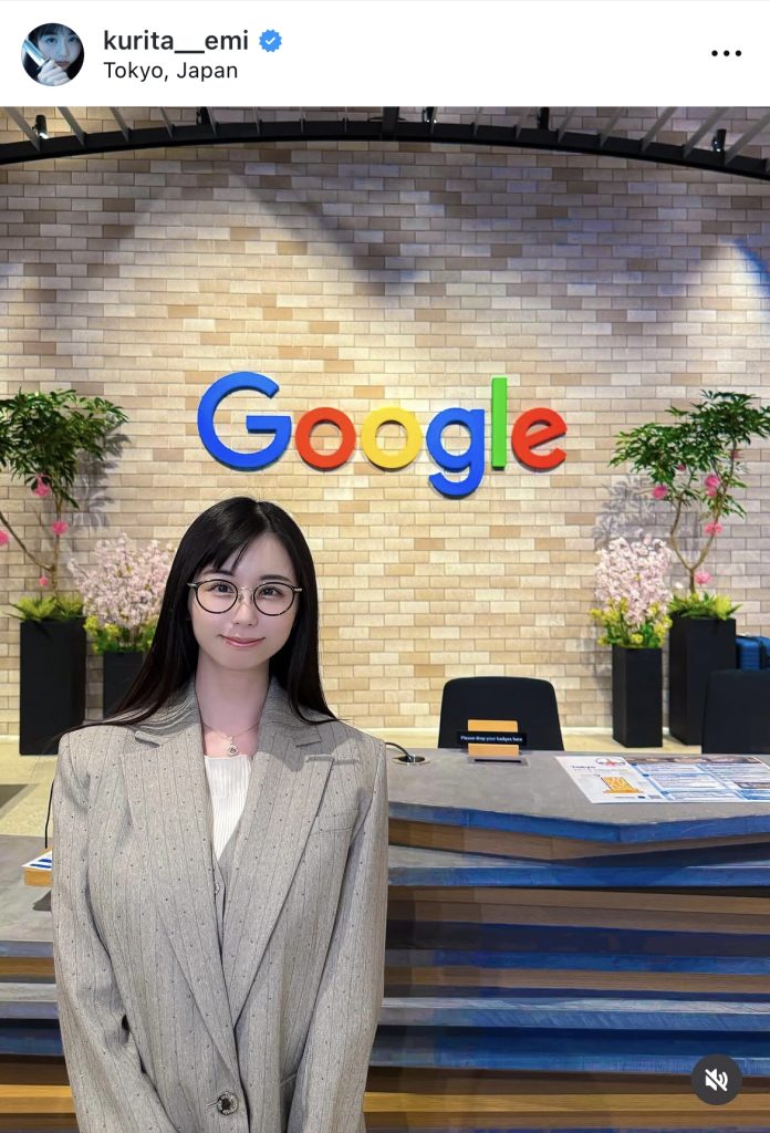 スーツ姿でGoogleへ