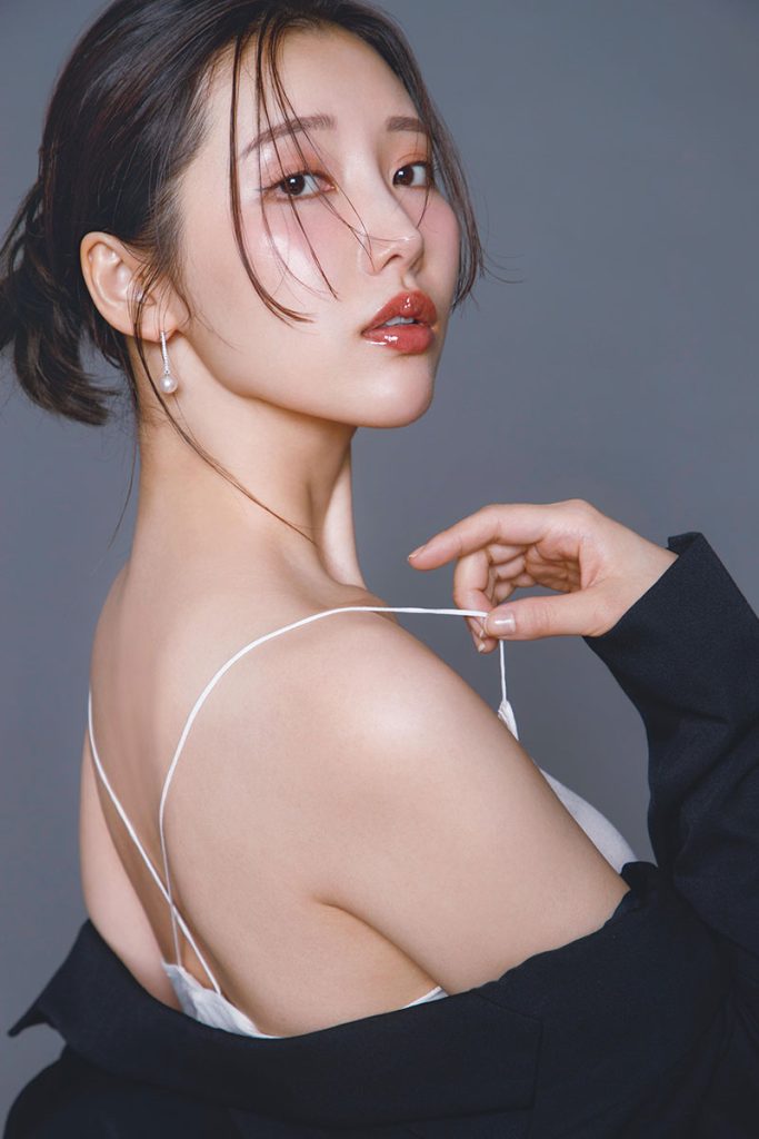 ©菊地泰久／志崎樺音1st写真集『unplugged』(講談社)