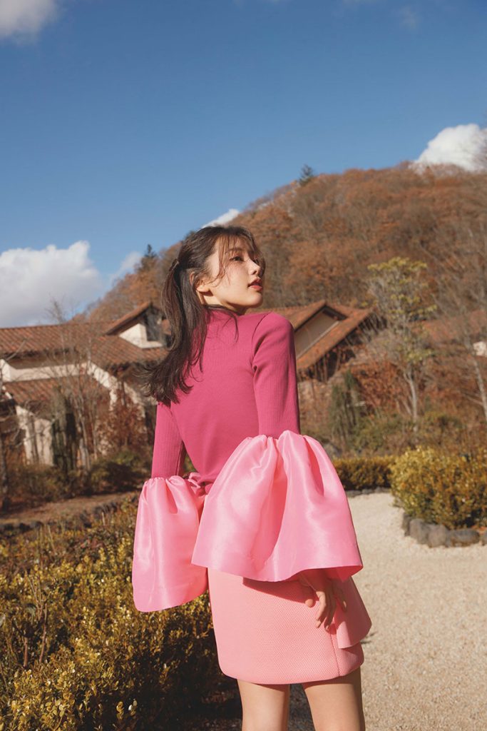 ©菊地泰久／志崎樺音1st写真集『unplugged』(講談社)