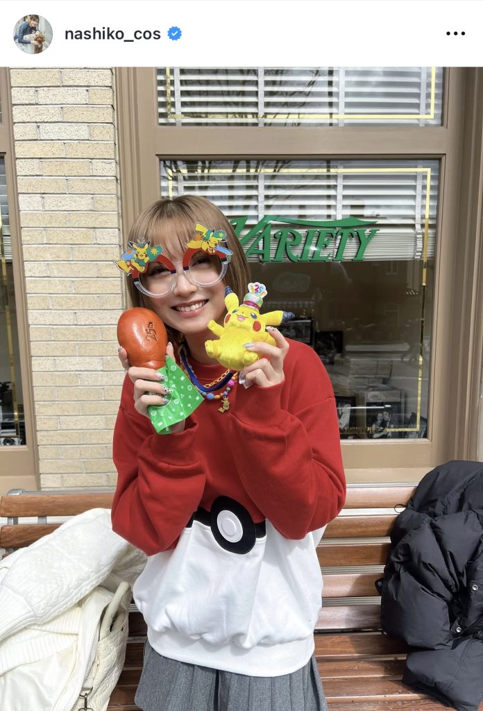 ポケモングッズに囲まれてご機嫌