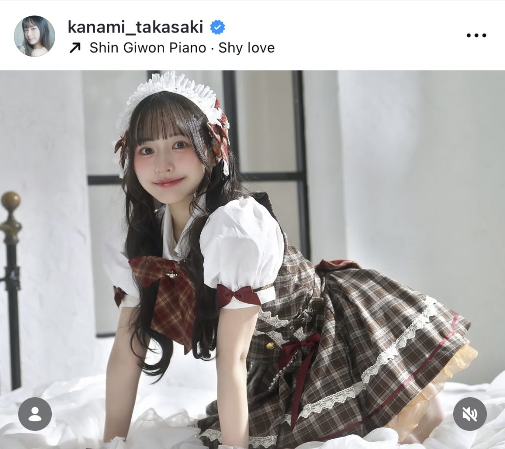 メイド服でこちらを見つめる姿が愛おし過ぎる