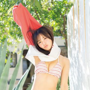 “ピュアすぎる”が代名詞…美しいボディーライン際立つビキニショット
