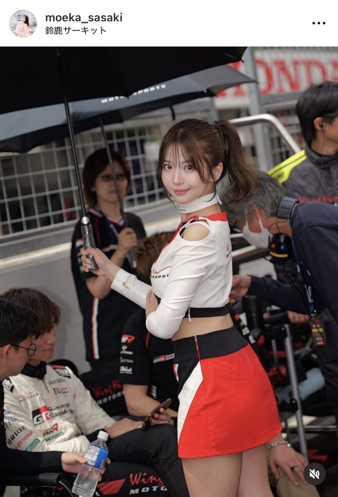 セクシーなレースクイーン姿