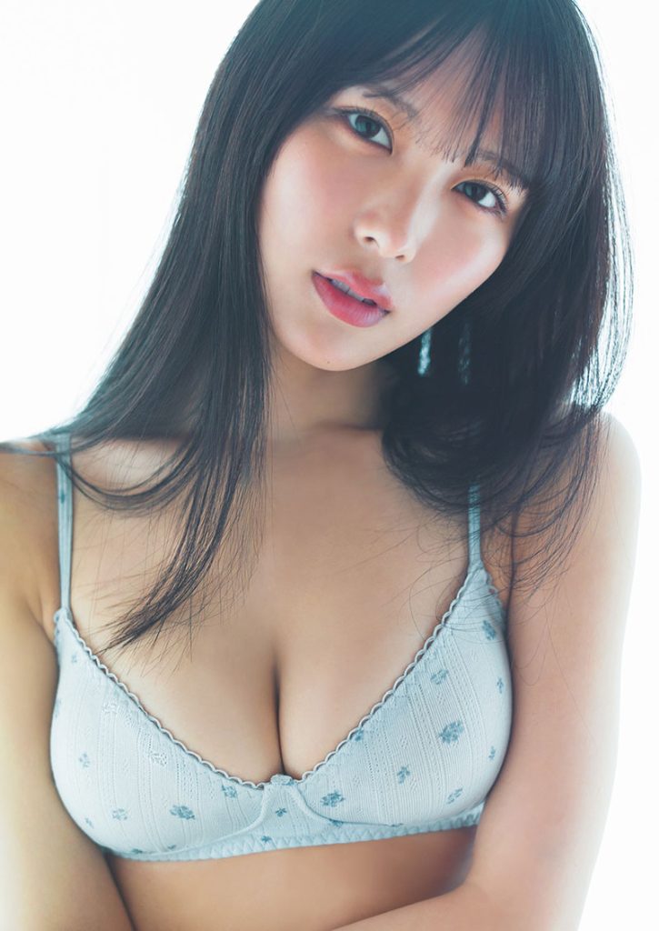 『週刊プレイボーイ18号』に登場している逢田珠里依