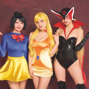 名作アニメと美女たちの夢のコラボ…仲良く体を寄せ合い、抱き合って