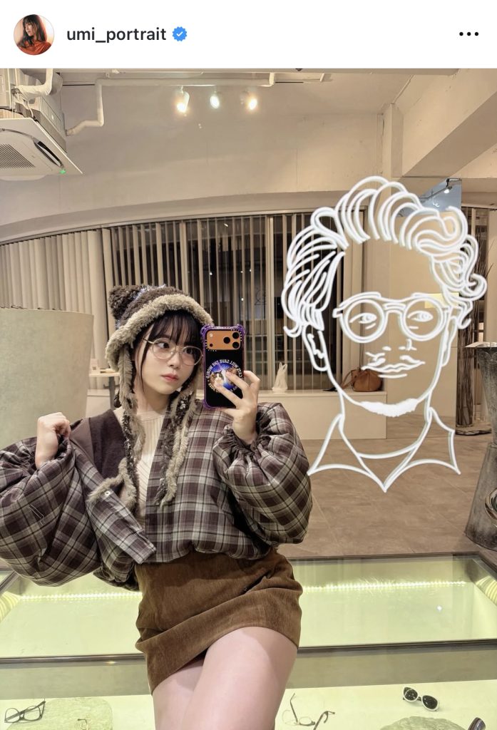 ミニスカ×メガネっ娘姿