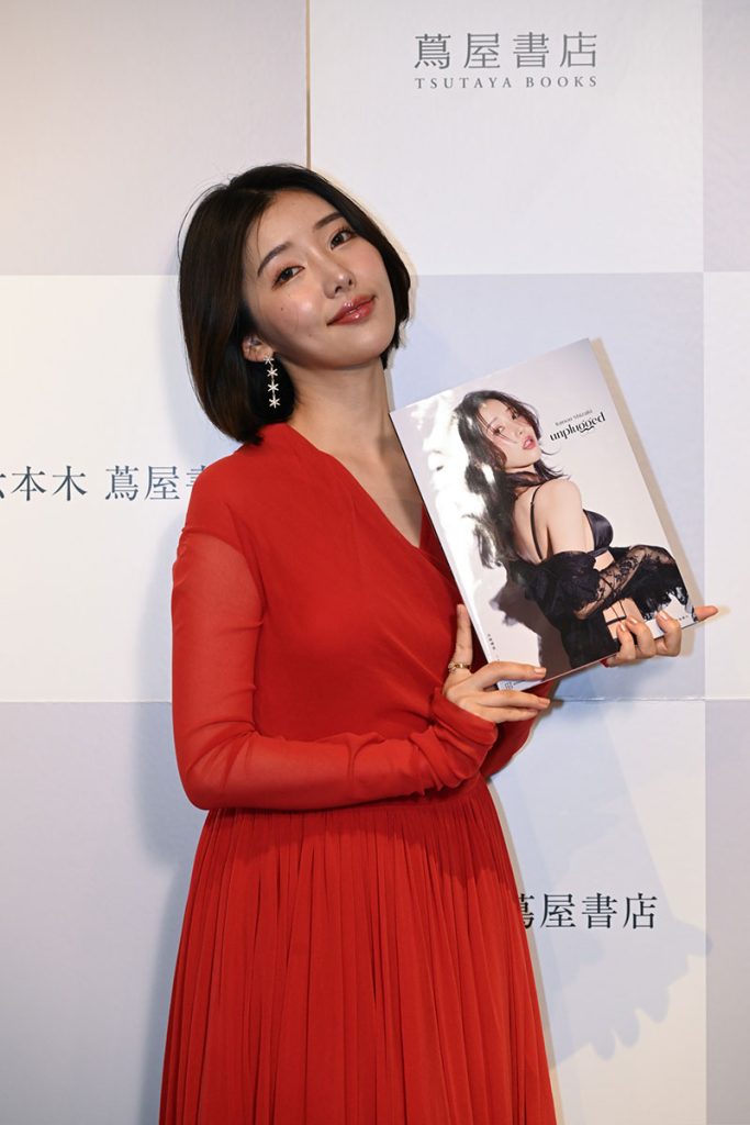 志崎樺音1st写真集『unplugged』(講談社)発売記念取材会より