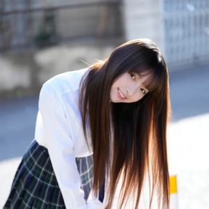 ちょい悪ガールの昼下がり…一ノ瀬瑠菜、王道の制服姿から魅力あふれる水着姿まで