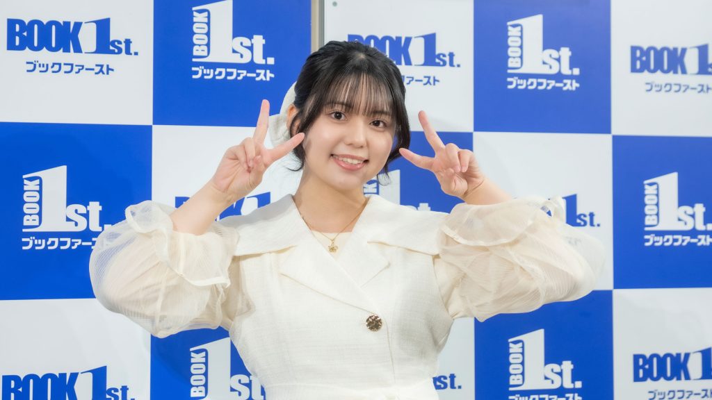 松島かのんが2nd写真集『Surprise！』発売記念取材会に出席