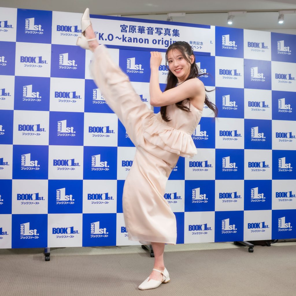 宮原華音が1st写真集「K.O~kanon origin~」発売記念取材会に出席