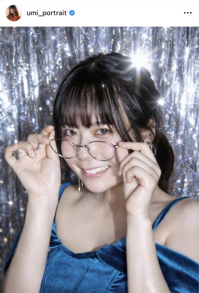 笑顔のメガネ姿に思わず胸キュン