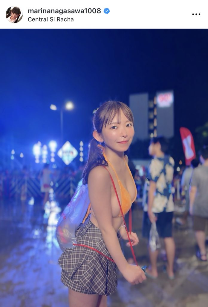 タイ「セントラル・シラチャ」でのソンクラーンイベントにミニスカビキニ姿で登場