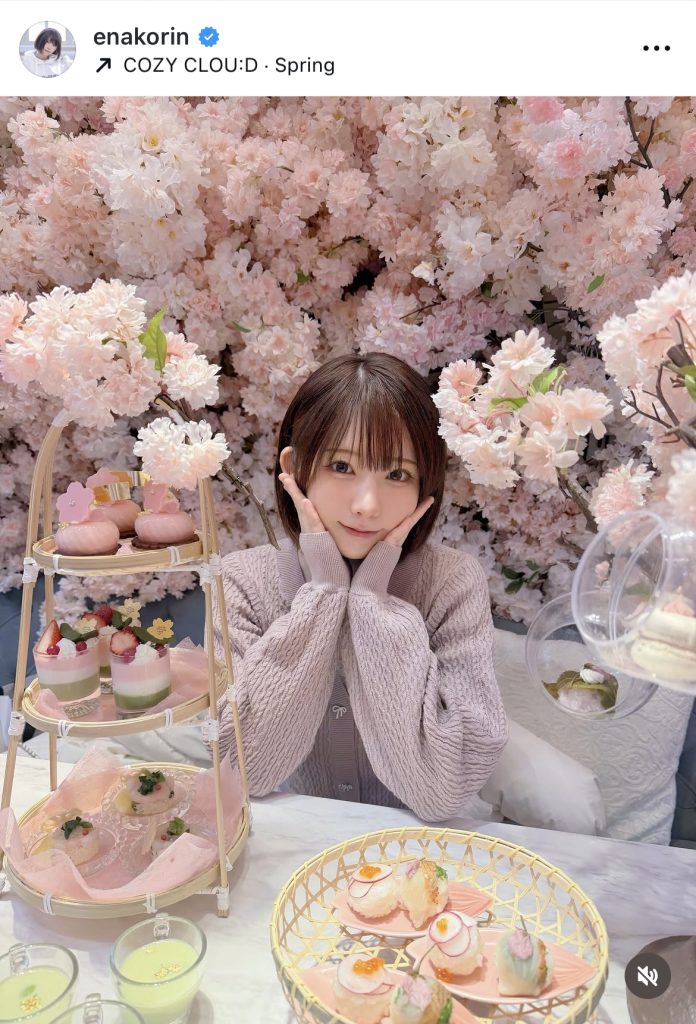 えなこ×桜の爽やかなコラボレーション