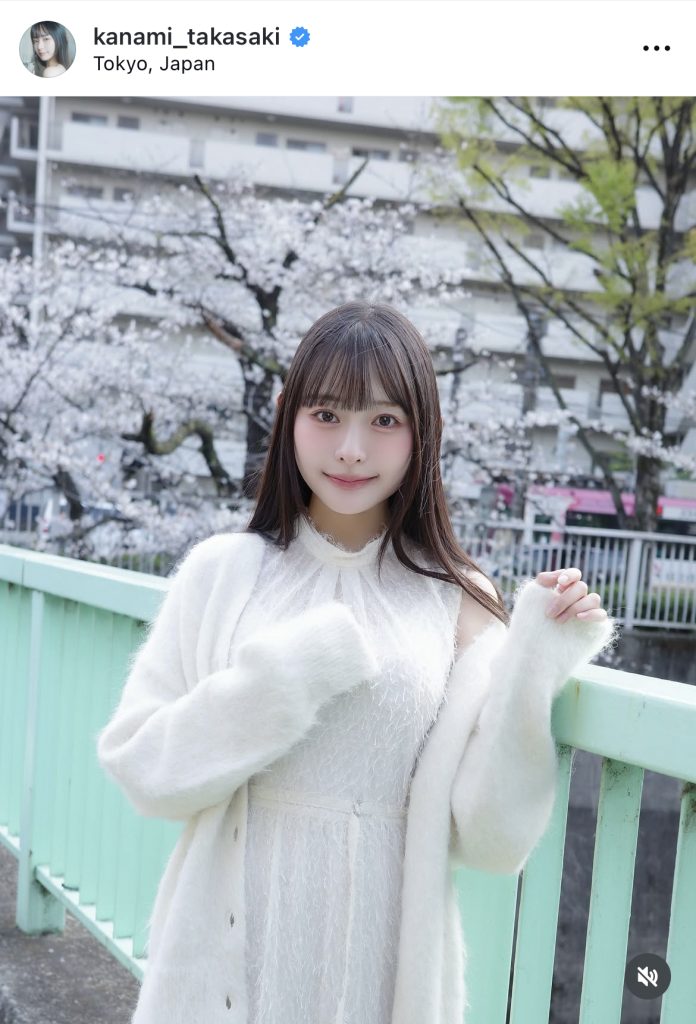 桜をバックに爽やか過ぎるカット