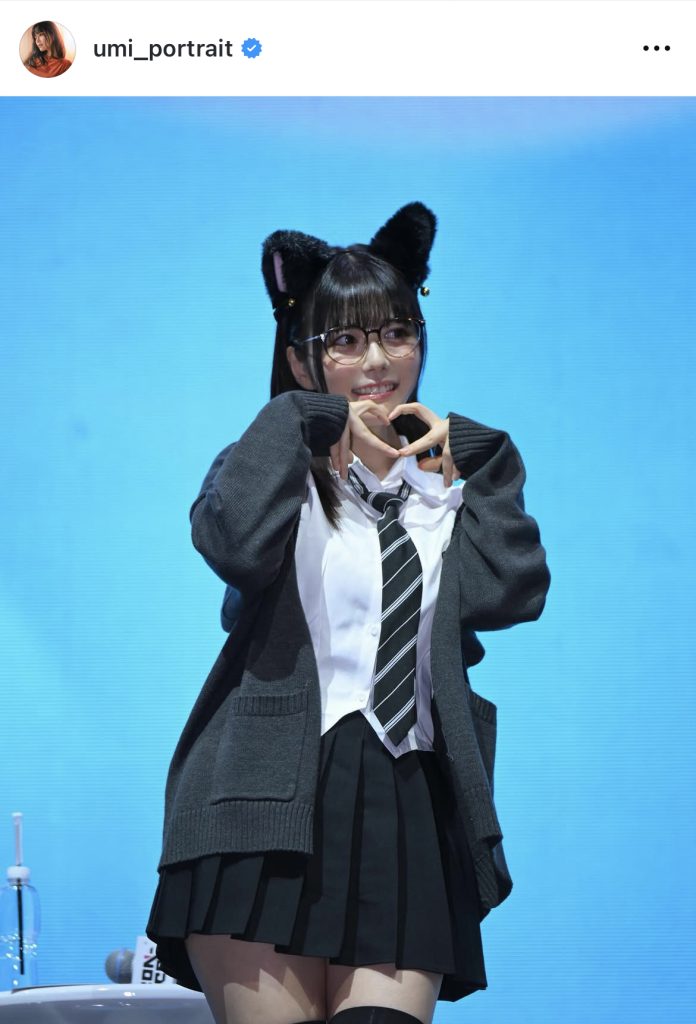 香港でのイベントではネコミミ×ミニスカ×ニーハイ姿を披露